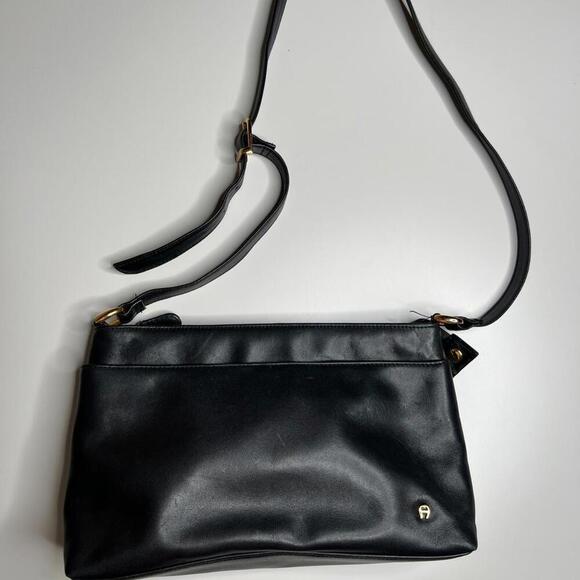 Vintage Etienne Aigner Black Leather Shoulder Bag Purse Gold Hardware Classic - Picture 1 of 11